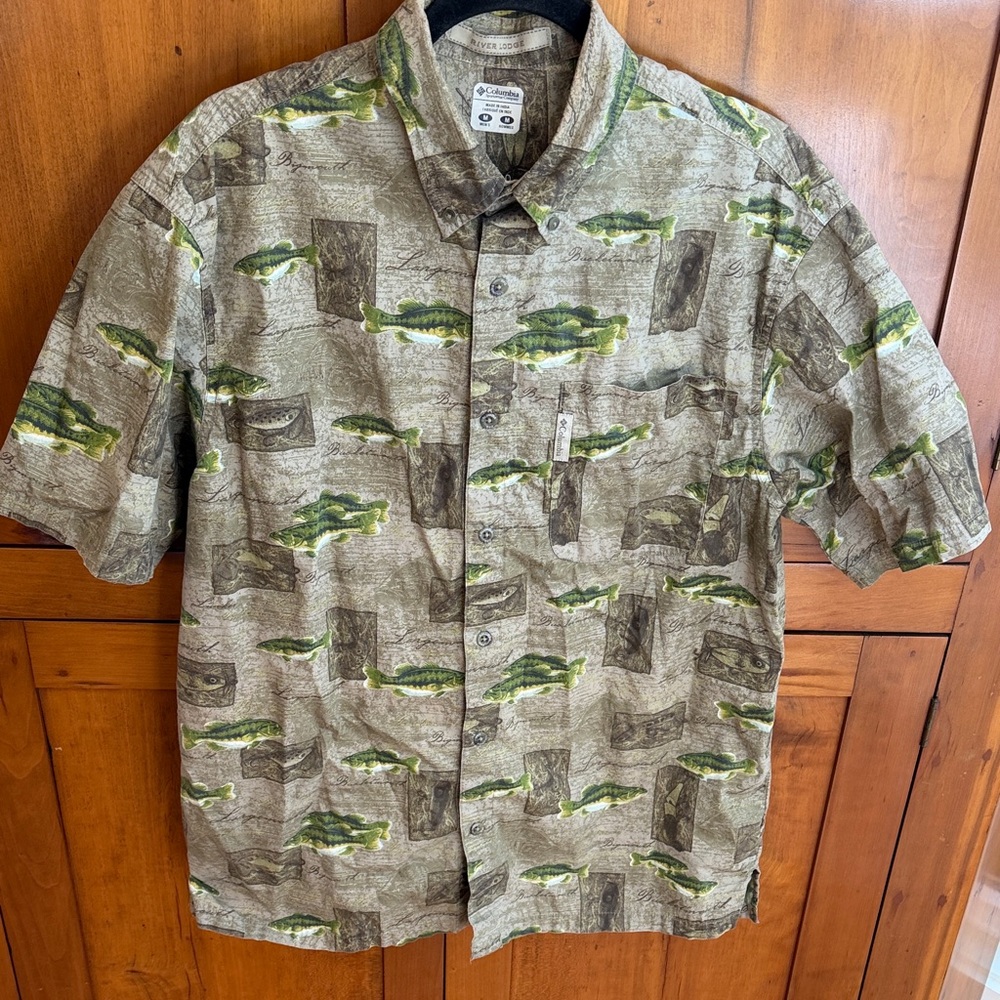 Columbia Sportswear Co Button Down Fish Themed Shirt